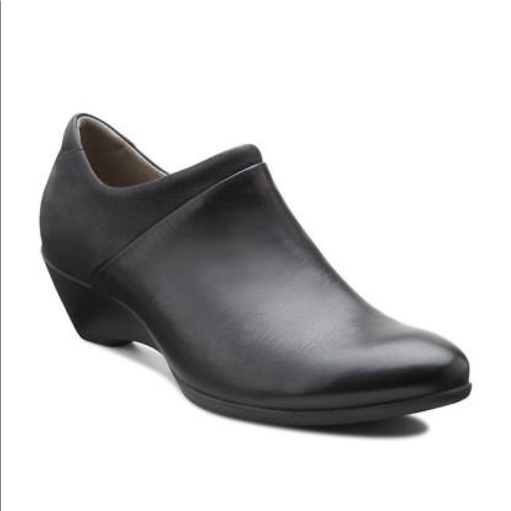 Black ECCO sculptured 45W shoes (slip on)